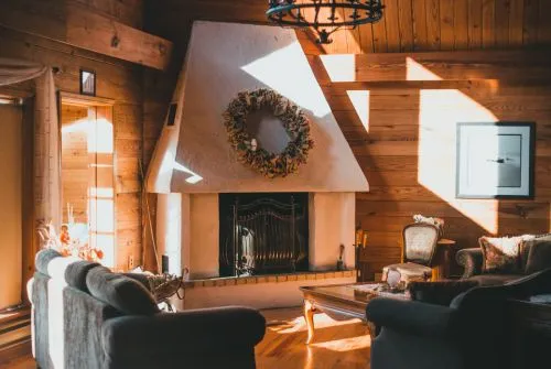 Najpiękniejsze zapachy świec na jesień 2025 – otul się aromatem i ciepłem swojego domu.