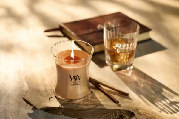 WoodWick Golden Bourbon Średnia Świeca 275g