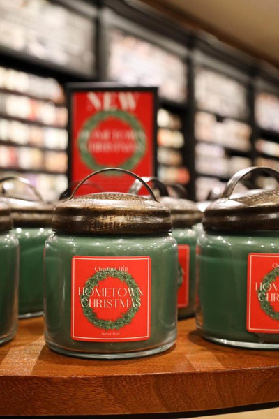 Chestnut Hill Hometown Christmas Świeca Zapachowa 510g