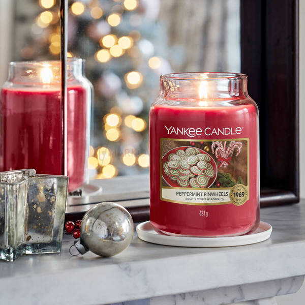 Yankee Candle Peppermint Pinwheels Duża Świeca Zapachowa 623g