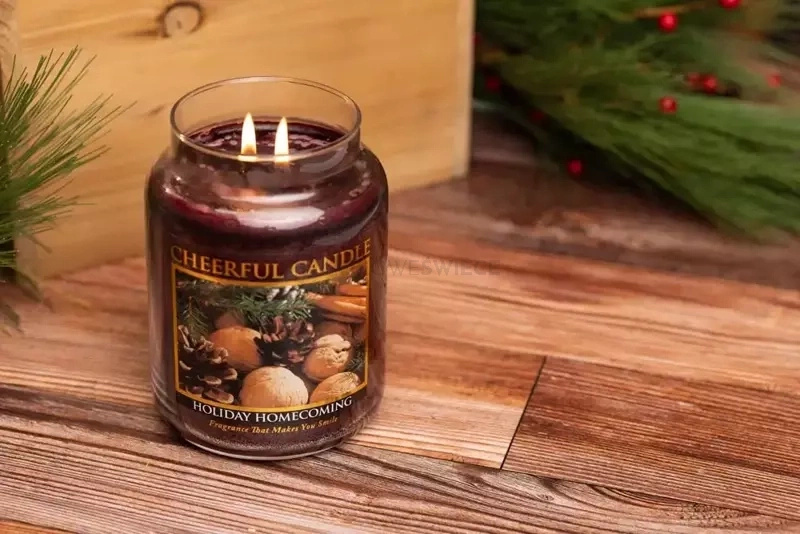 Cheerful Candle Holiday Homecoming Duża Świeca Zapachowa 680g
