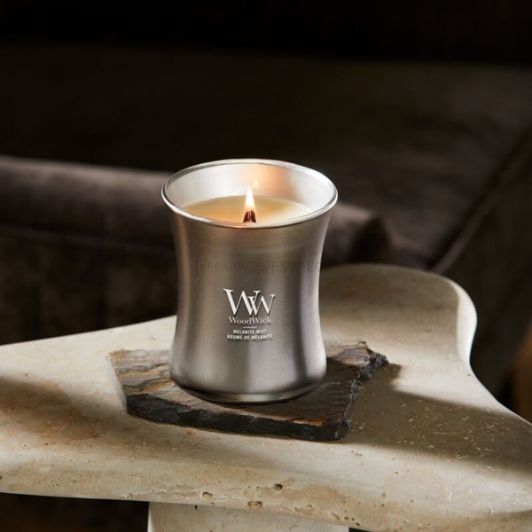 WoodWick Melanite Mist Średnia Świeca 275g