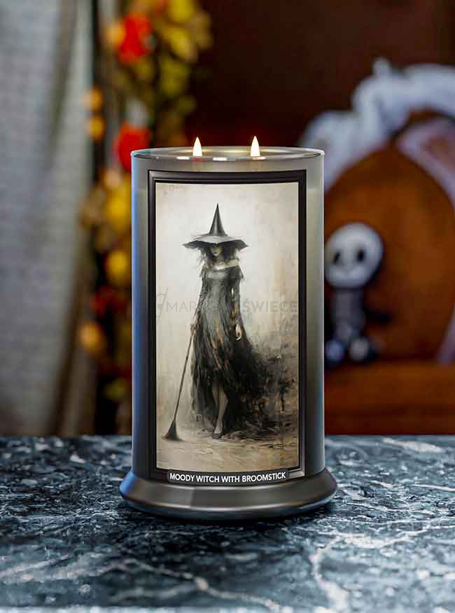 Kringle Candle Moody Witch with a Broomstick  Duża Świeca Zapachowa 624g