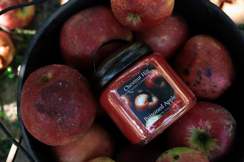 Chestnut Hill Poisoned Apple Świeca Zapachowa 510g