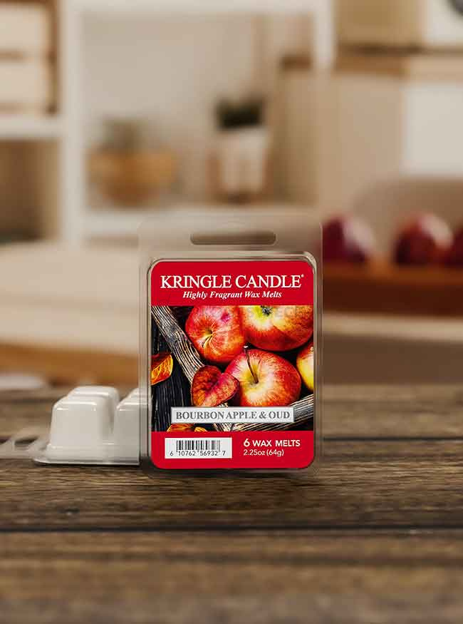 Kringle Candle Bourbon Apple & Oud Wosk Zapachowy 64g