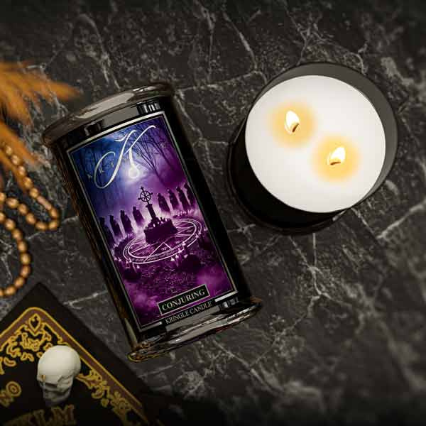Kringle Candle Conjuring Duża Świeca Zapachowa 624g