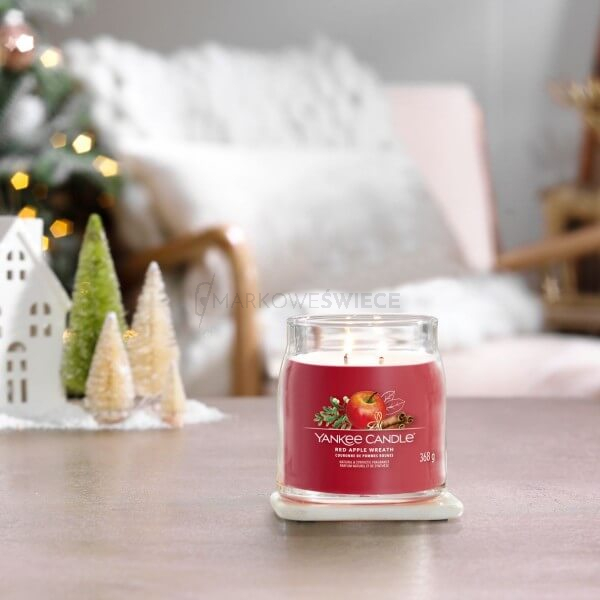 Yankee Candle Red Apple Wreath Średnia Świeca Zapachowa 368g